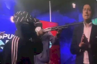 Terror e Caos: Estúdio de TV Invadido por Criminosos Armados Durante Transmissão Ao Vivo