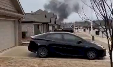 Helicóptero Hawk-Black UH-60 pegando fogo