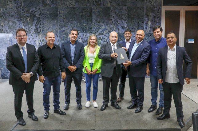 Servidores do GDF terão reajuste salarial de 18%